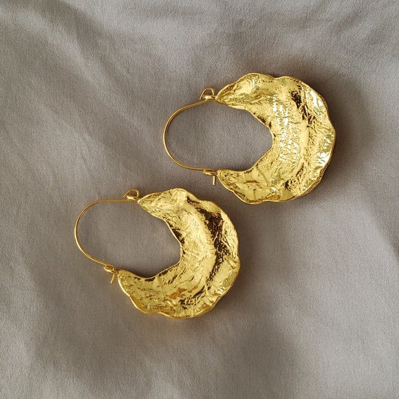 Gold Textured Crescent Clasp Dangle Earrings - Picture 2 of 4